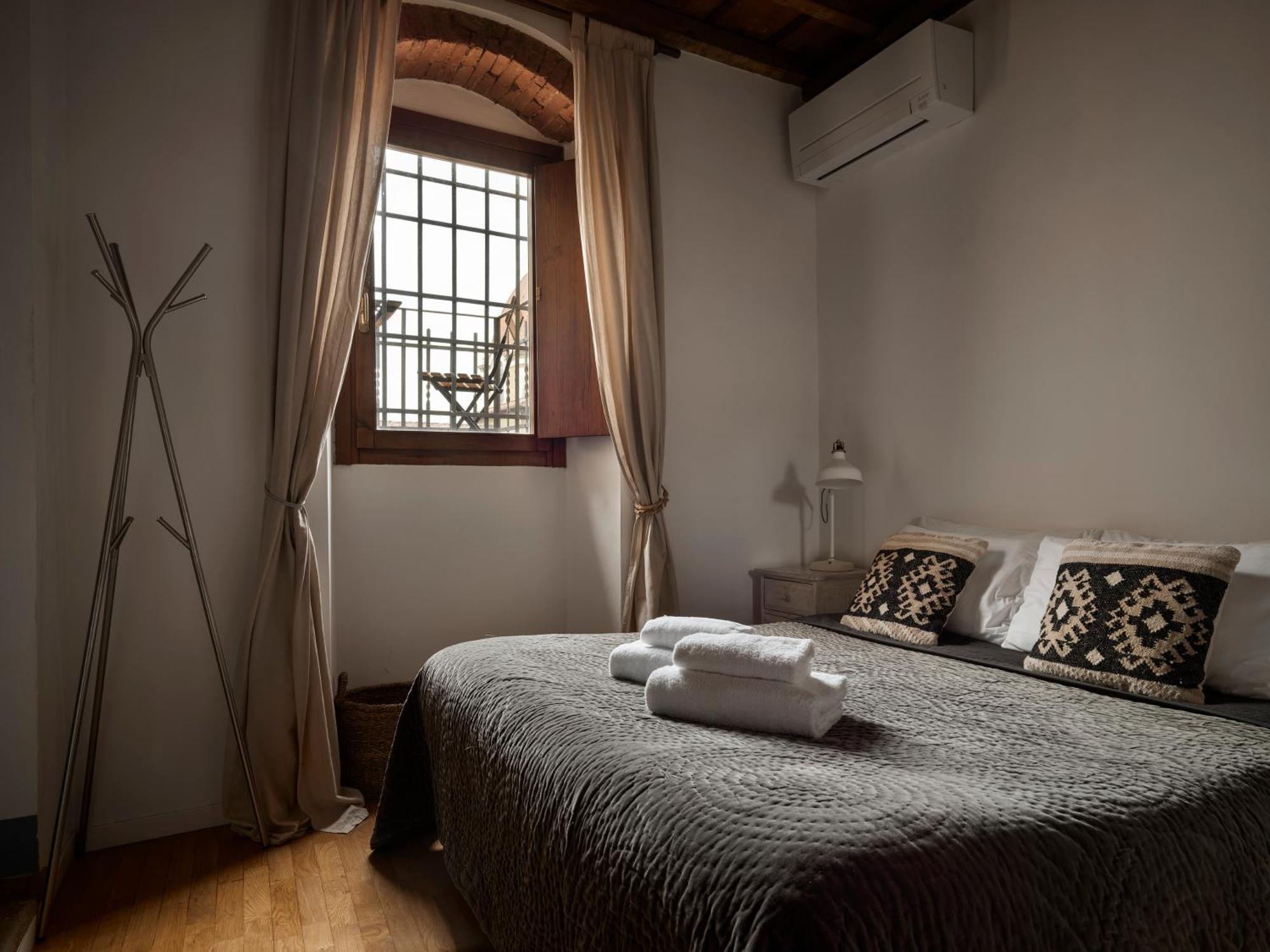 One Of A Kind Near The Duomo W/Balcony Palace Apt Флоренция Экстерьер фото